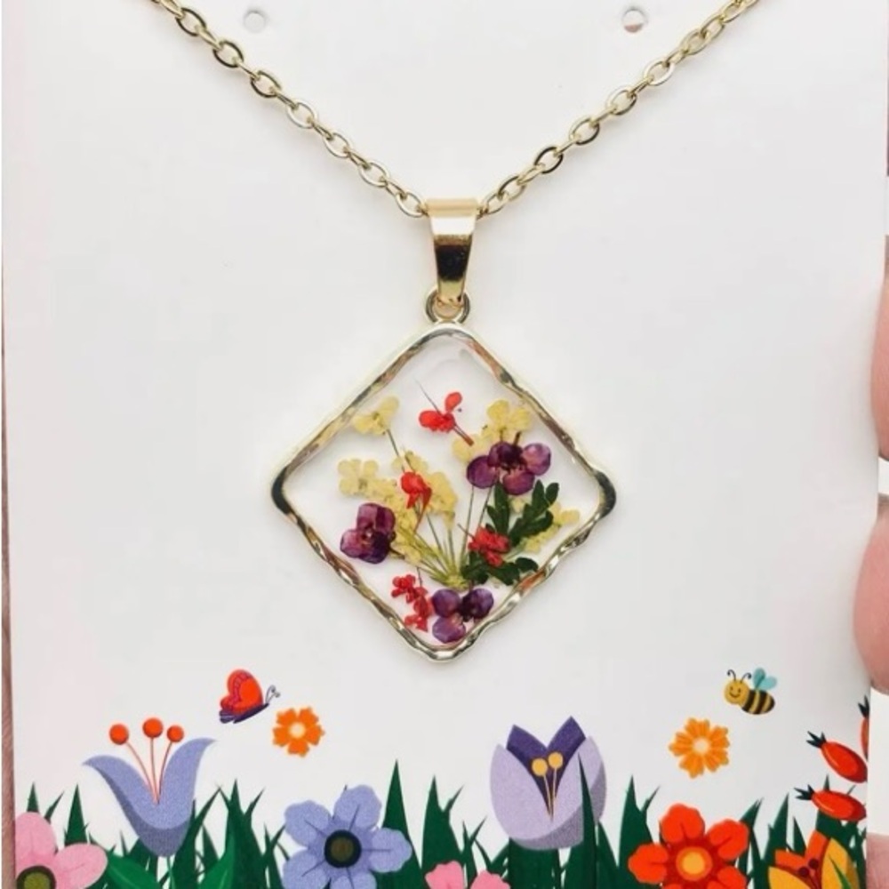 Gold Floral Pendant Necklace